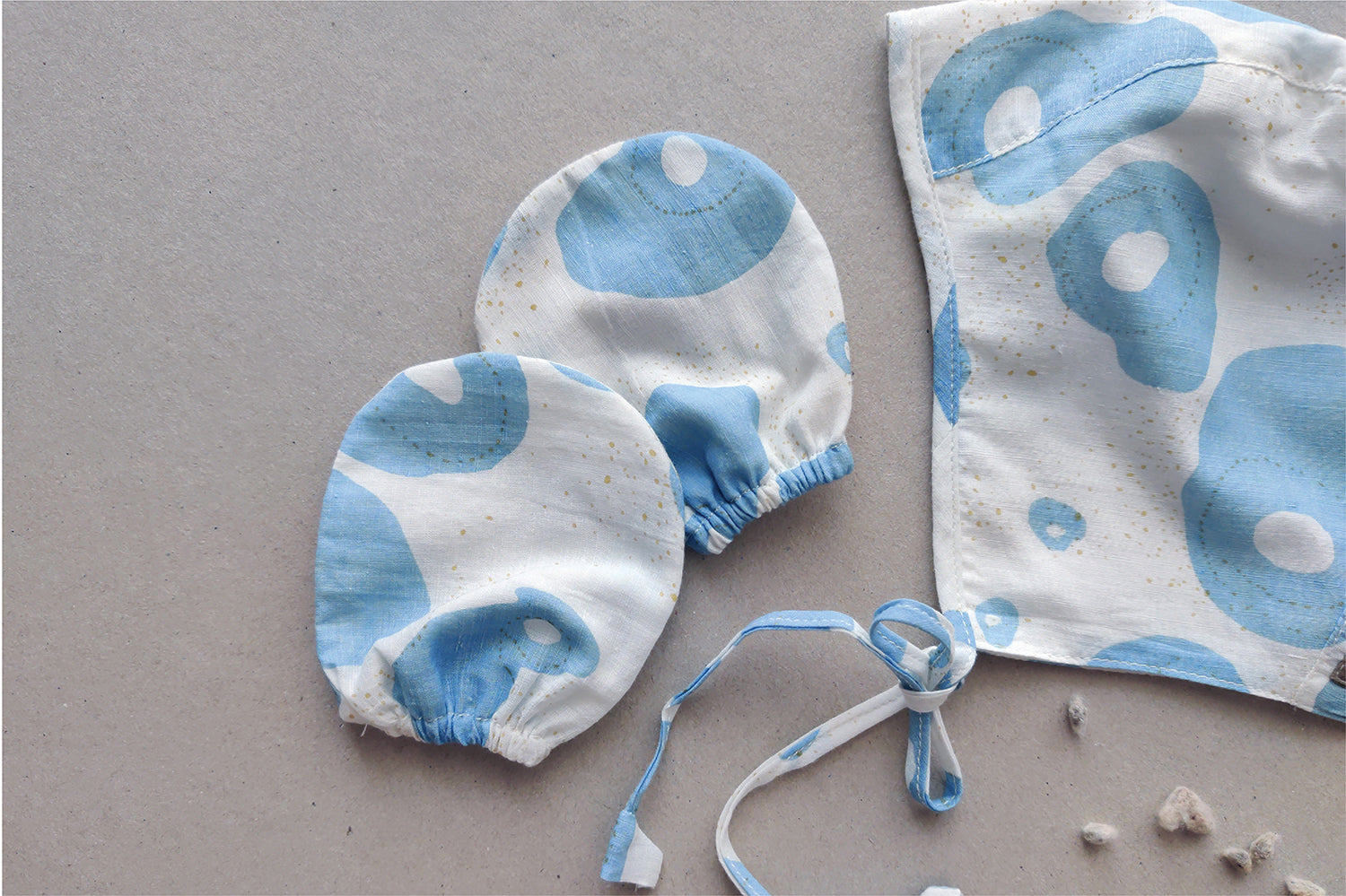 Flutter Blobs - Newborn Baby Cap & Mittens Set