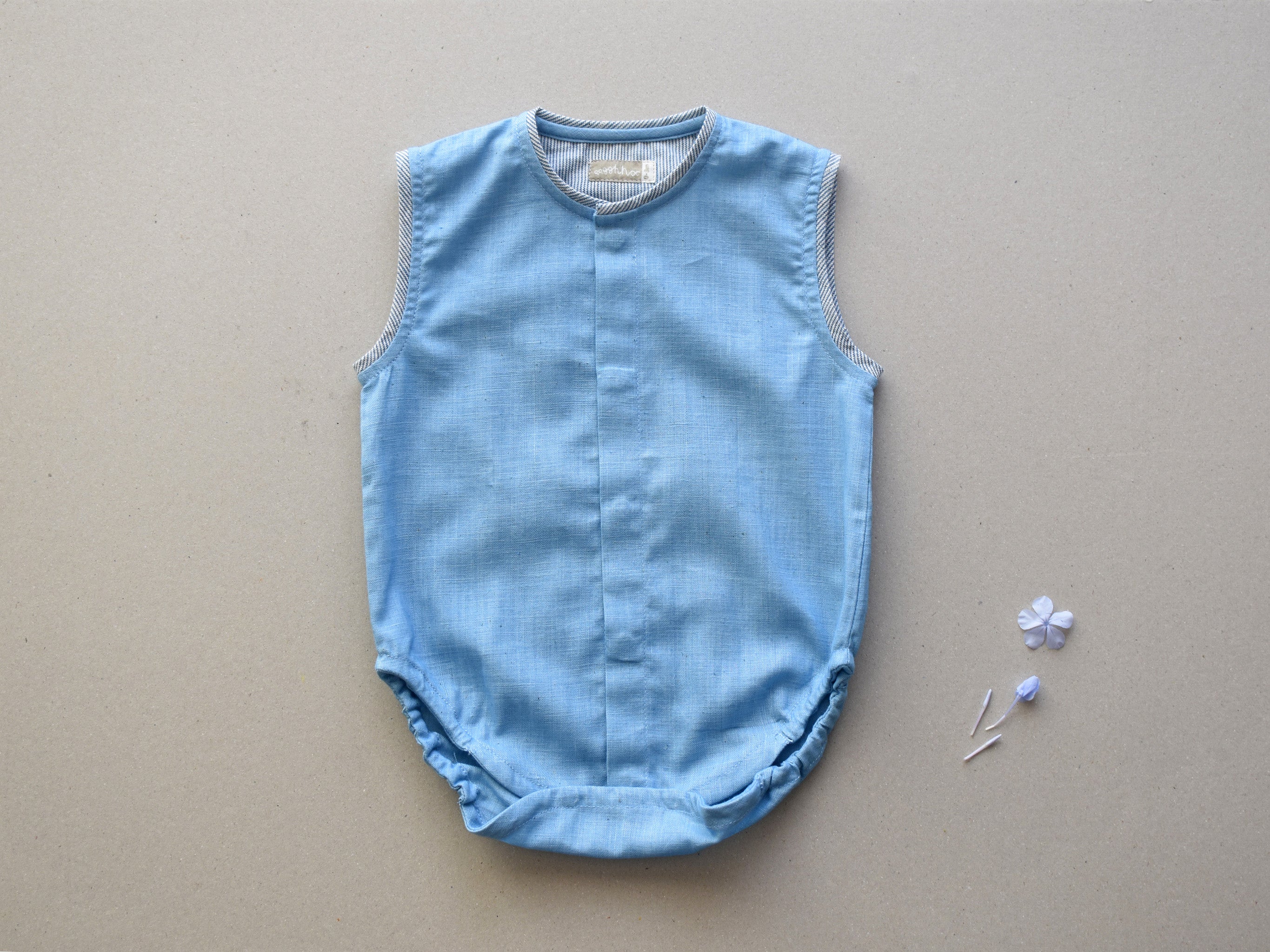 Aasmanisleevelessbabyonesie1.jpg