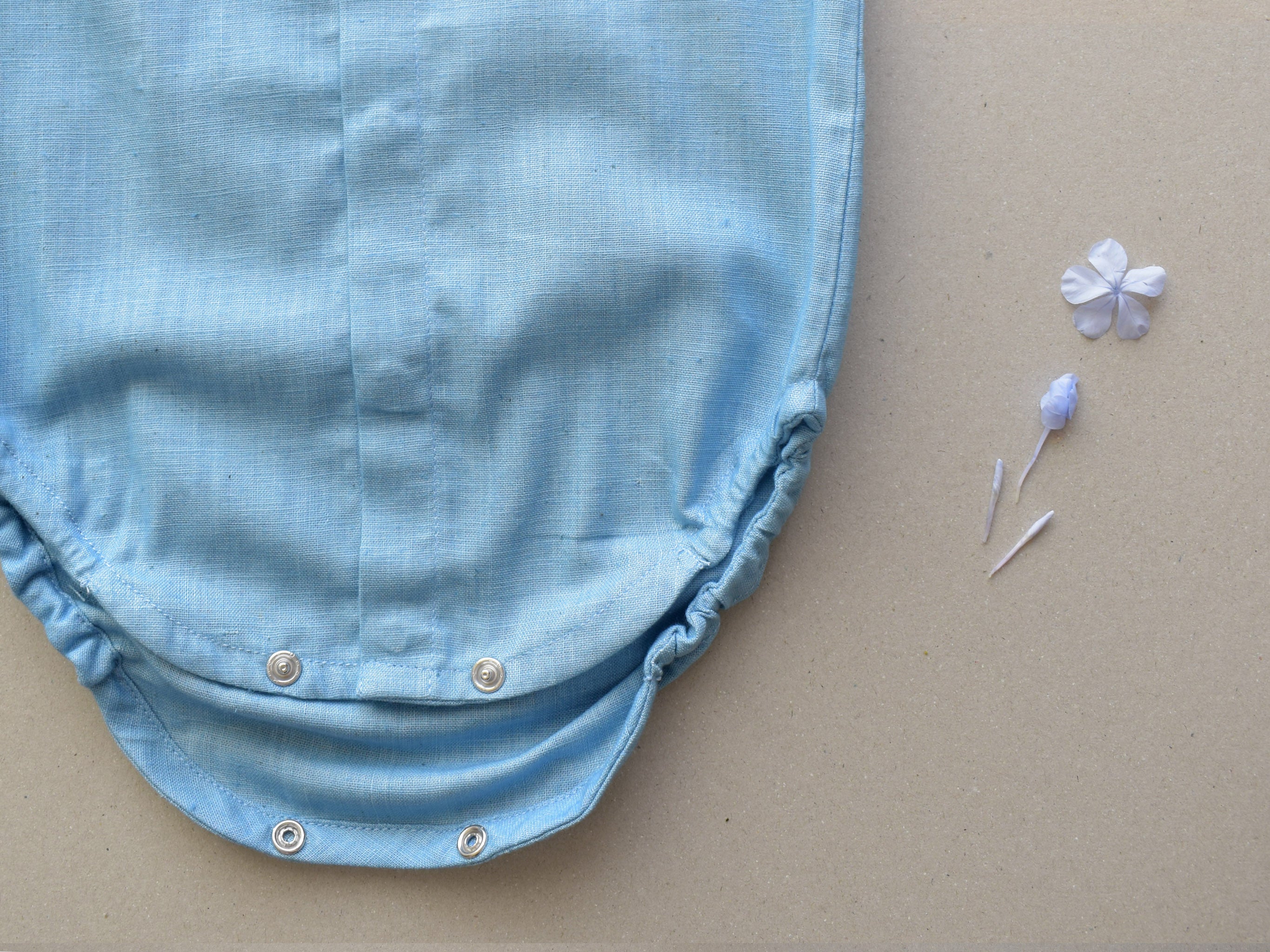 Aasmanisleevelessbabyonesie4.jpg