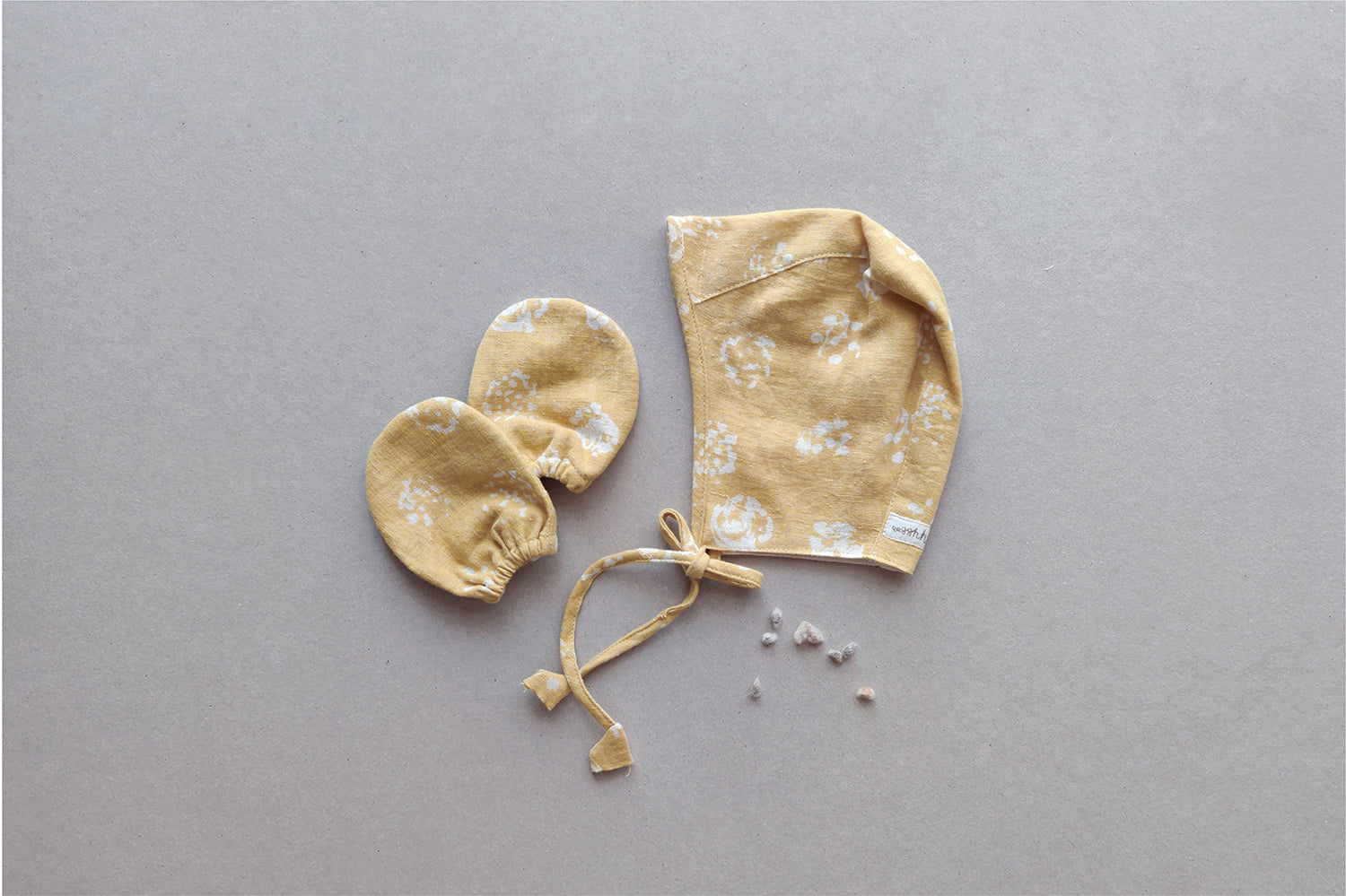 Muse - Newborn Baby Cap & Mittens Set